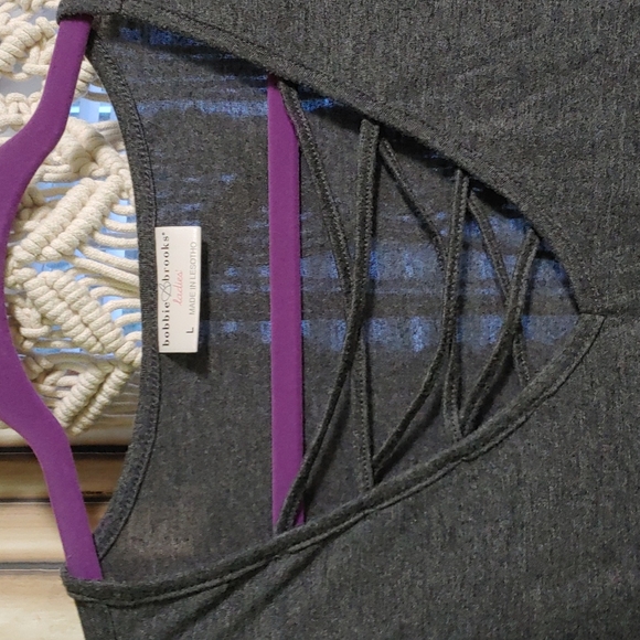 Gray Crisscross top - L - Picture 2 of 3